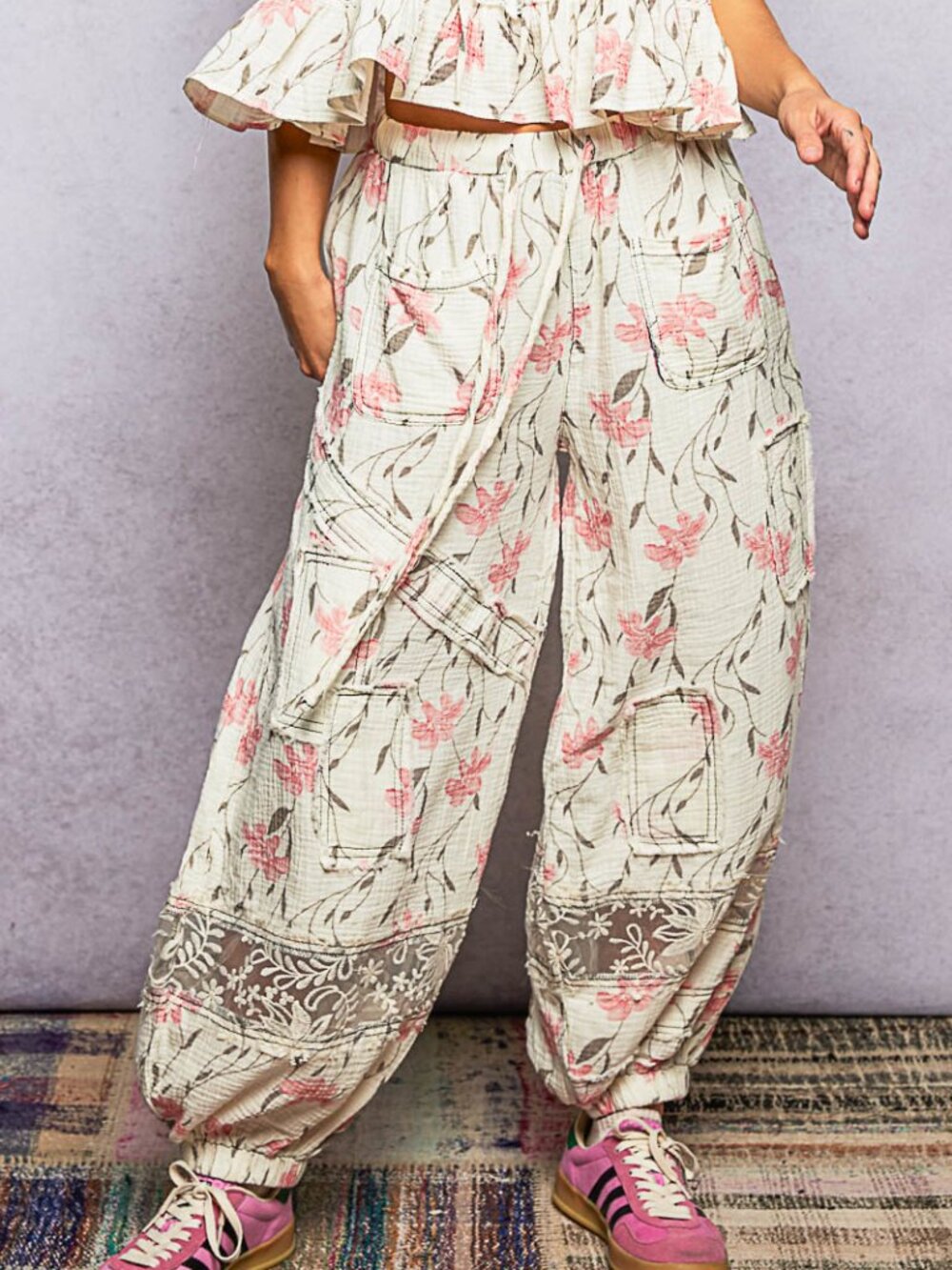 POL IVORY FLORAL GAUZE JOGGERS